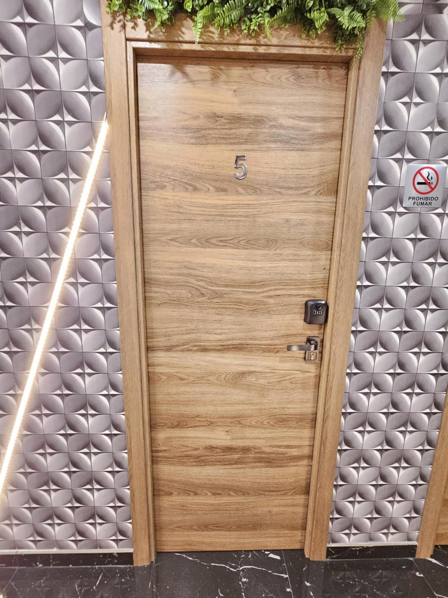 Apartamentos Benidorm Black Екстер'єр фото